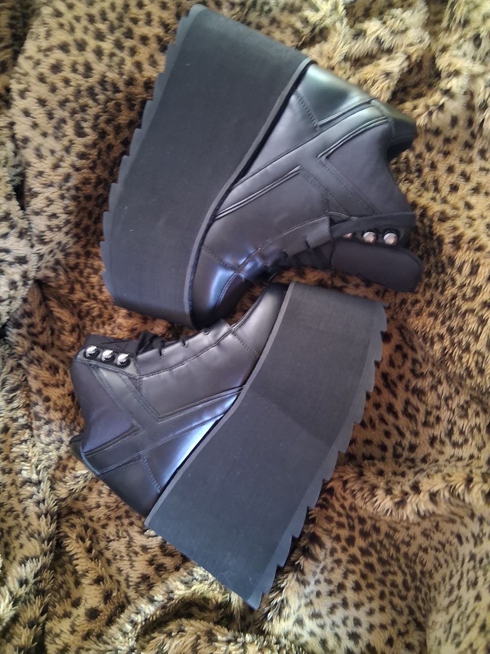 YRU Black Vegan Leather Platform Sneakers Womens Size 6